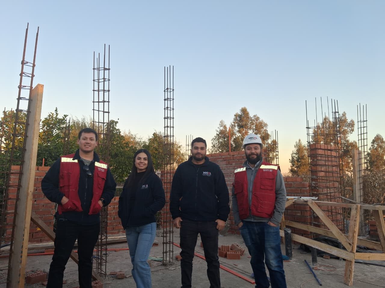 Equipo VECAL en obra habitacional